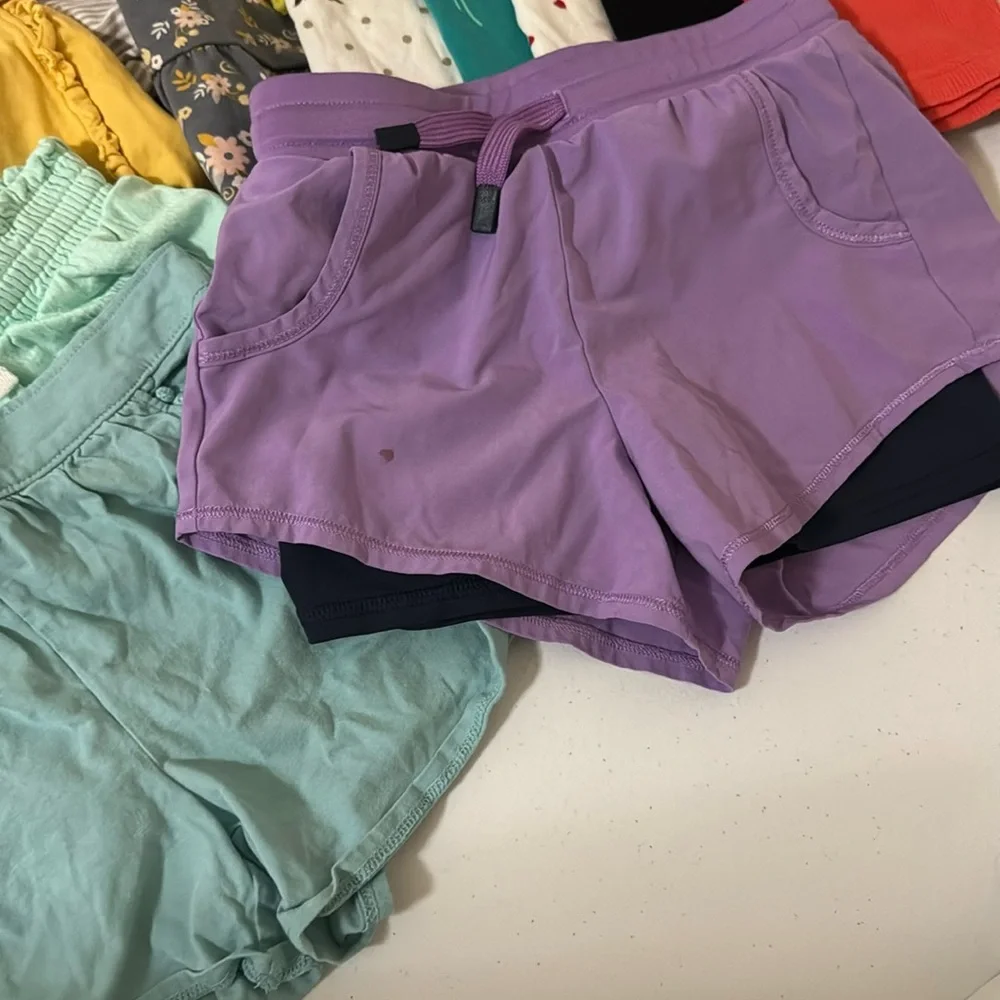 Bundle of a lot of girl shorts and shirts/tank tops 13 pieces - Picture 4 of 12